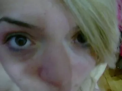 Szőke egy dildót ragad a cicájába vv pandora szex