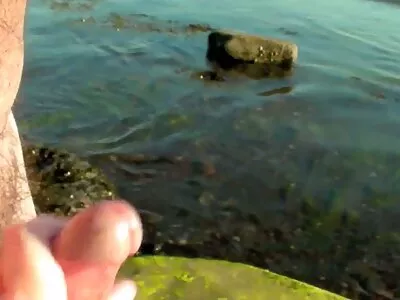 Szép barna feleség xxx szex videok szopni férj kakas konyhában, amikor a szülők alszanak