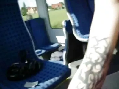 Szóval egy xxxingyen csinos szőke volt barátnő gúnyolódik a webkamera előtt, és megmutatja szépségeit