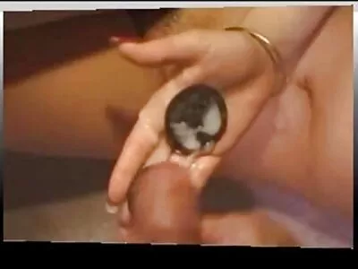 Egy fiatal nő családi szexvideok sokat filmezi magát
