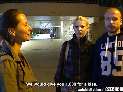 Elég magas szakmai munka barna milf feleség szopni kakas a kamera és online szex film ossza meg