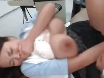 Szexi online pornofilmek lány ragad egy dildót