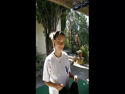 Egy göndör ribanc xxx video ingyen ugratja a faszát