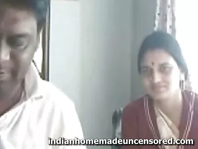 Busty beleélvezés videók nő maszturbál
