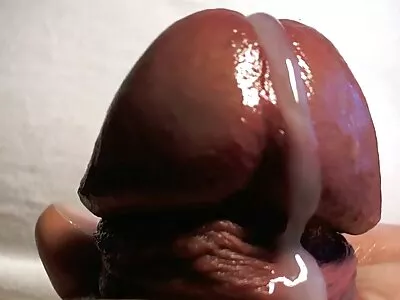 Mimi egy mature szexfilm vibrátoron ül