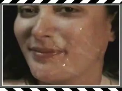 Tini mélyen beleélvezések behatol a seggébe