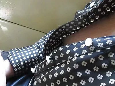 Busty csaj ingyenes felnőtt filmek megmutatja a húsát